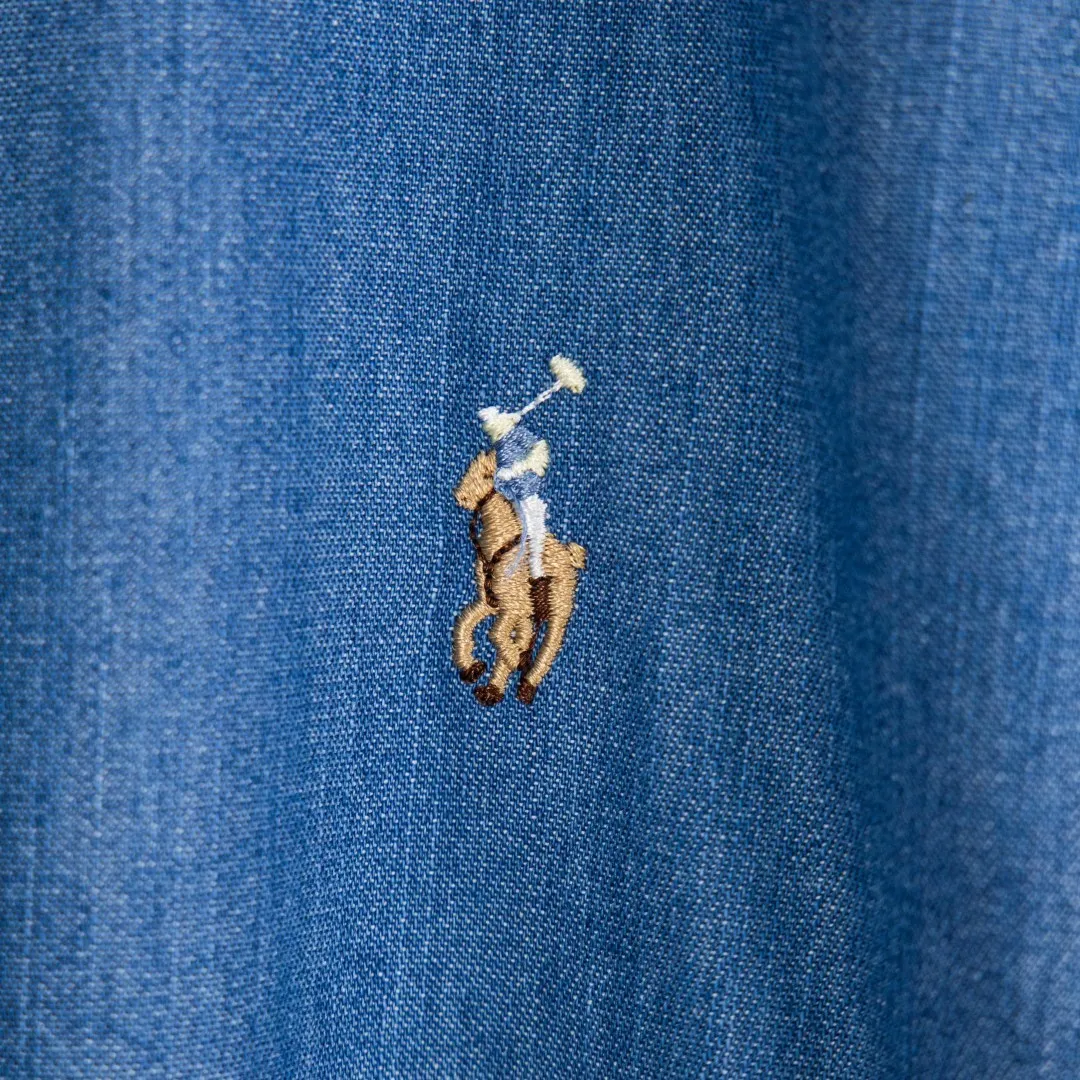 P270 💰zp version [Exclusive supply] Ralph Lauren/Ralph Lauren classic color small label couple's washed denim long-sleeved shirt 1️⃣ Made of high-quality denim fabric, the upper body is soft and comfortable, extremely delicate, has a solid, smooth and soft feel, and the fabric does not wrinkle, and the feel is invincible. The details are handled perfectly! 2️⃣Adopting the washing process, the workmanship details are perfectly controlled. They are all hemmed with vest technology, and the insides of the sleeves are also used. Different from the four-needle and five-thread workmanship, the collars are also all designed with interlining, showing high-end fashion and individuality, and the style is fashionable, simple and elegant! 3️⃣It is very youthful and energetic, and can be easily worn by both men and women. It is very in line with the fashion aesthetic concepts of today's young people!  Color: light blue dark blue Size: S M L XL Number: SG10486